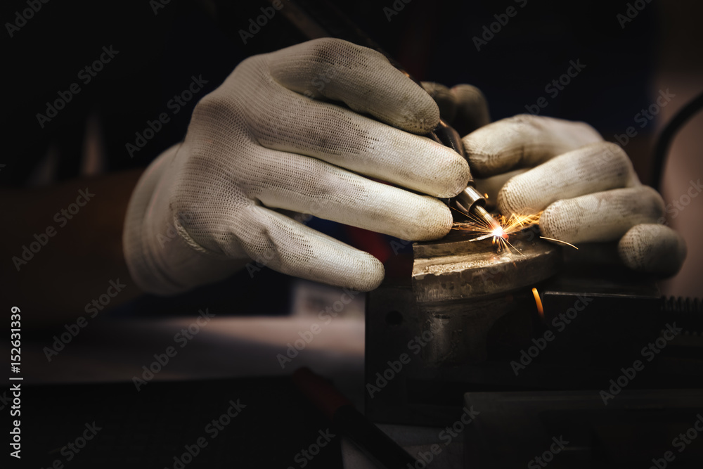Welding work by TIG welding to repair mold