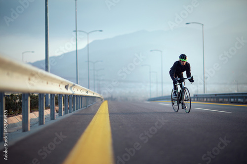Fototapeta Naklejka Na Ścianę i Meble -  Bicycle rider on the high way