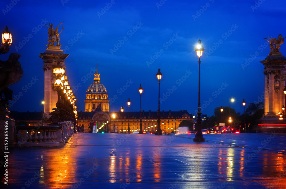 Naklejka premium Most Aleksandra III nocą, Paryż, Francja, stonowany retro