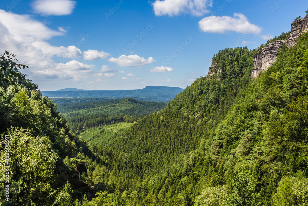 Czechy - Park narodowy czeska szwajcaria. Krajobraz górski.