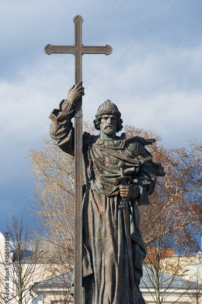 Mosca, 26/04/2017: la statua di Vladimir il Grande,  Gran Principe di Kiev che ha convertito il suo regno al cristianesimo ortodosso ed è considerato il fondatore dello Stato russo
