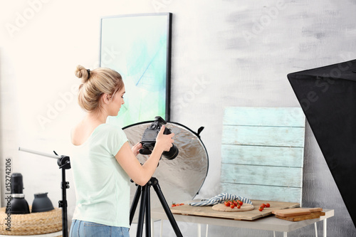 Young woman photographing f...