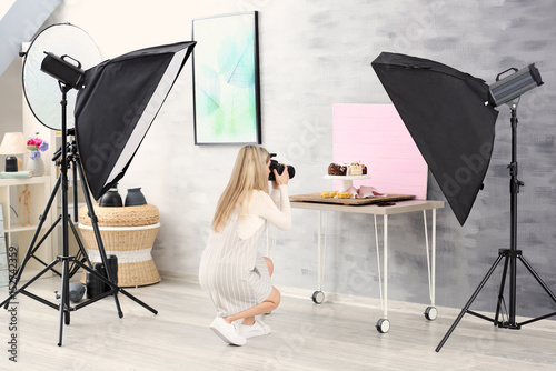 Young woman photographing f...