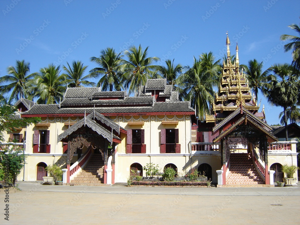 Wat Sri Chum Burmese Buddhist Temple, Tak, Thailand