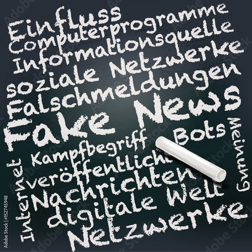 Tafel und Kreide mit Fake News