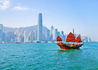 Papier peint photo Hong Kong Voilier rouge sur le port Victoria  © Javen