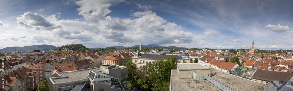Panorama Graz mit Schlossberg und Uhrturm Panorama Graz mit Schlossberg und Uhrturm