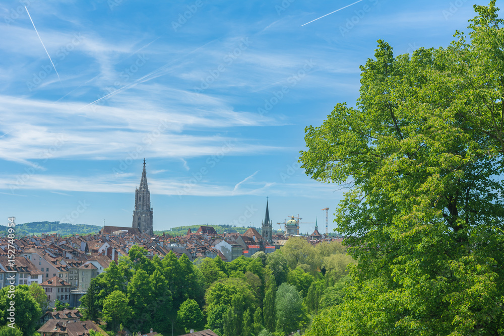 Stadt Bern mit blauem Himmel 