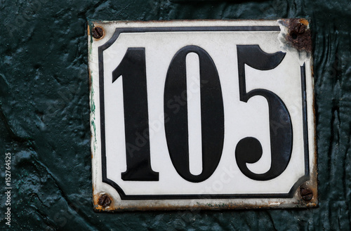 Hausnummer 105