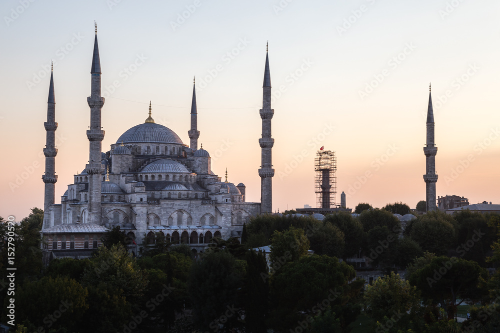 Fototapeta premium Istanbul's Blue Mosque at Twilight
