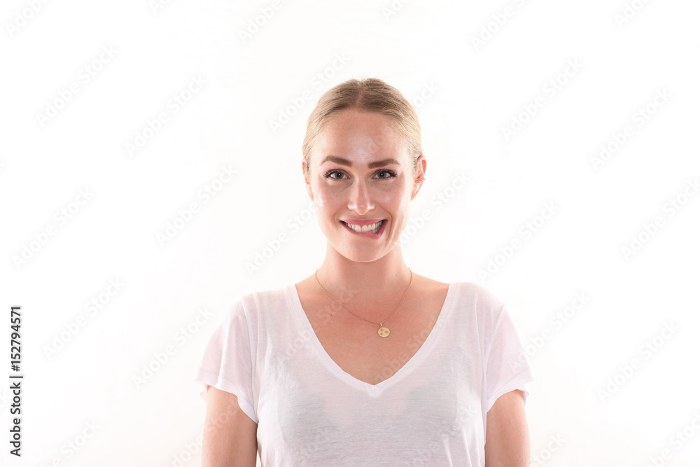 Frauen Porträt im weißen T-Shirt Frauen Porträt im weißen T-Shirt