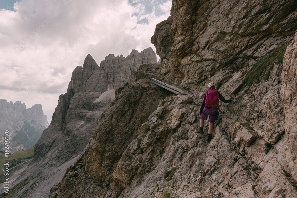 Kletterer auf dem Paternkofel Klettersteig in den Dolomiten, Italien Kletterer auf dem Paternkofel Klettersteig in den Dolomiten, Italien