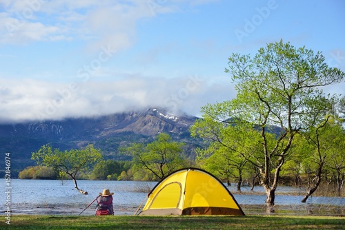 初夏の湖畔・新緑のキャンプ