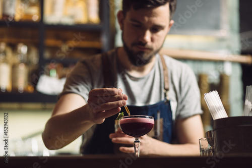 Cropped of bartender preparing an alcohol cocktail