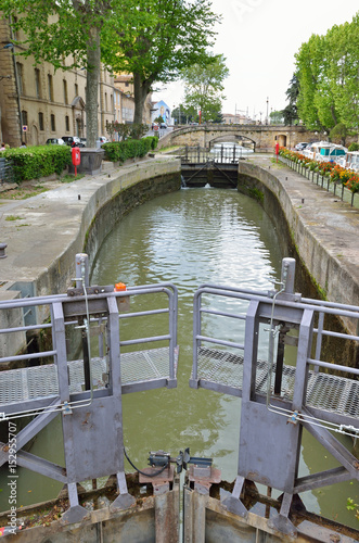 Gateway of the canal de la Robine in Narbonne © OlegMit