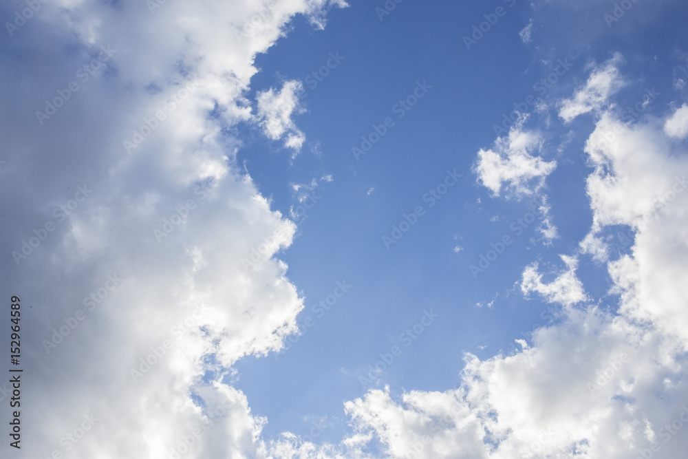 Cielo con nubes durante el día Stock Photo | Adobe Stock