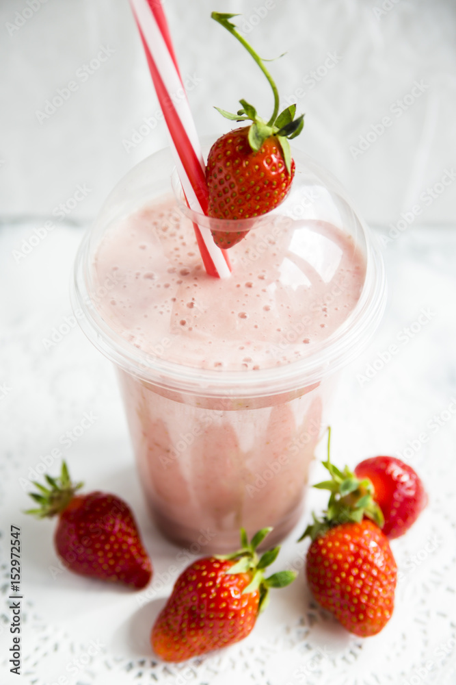 Strawberry-banana smoothie with milk or yoghurt Strawberry-banana smoothie with milk or yoghurt