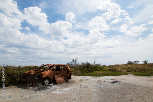 Abandoned car in desert © Tobias