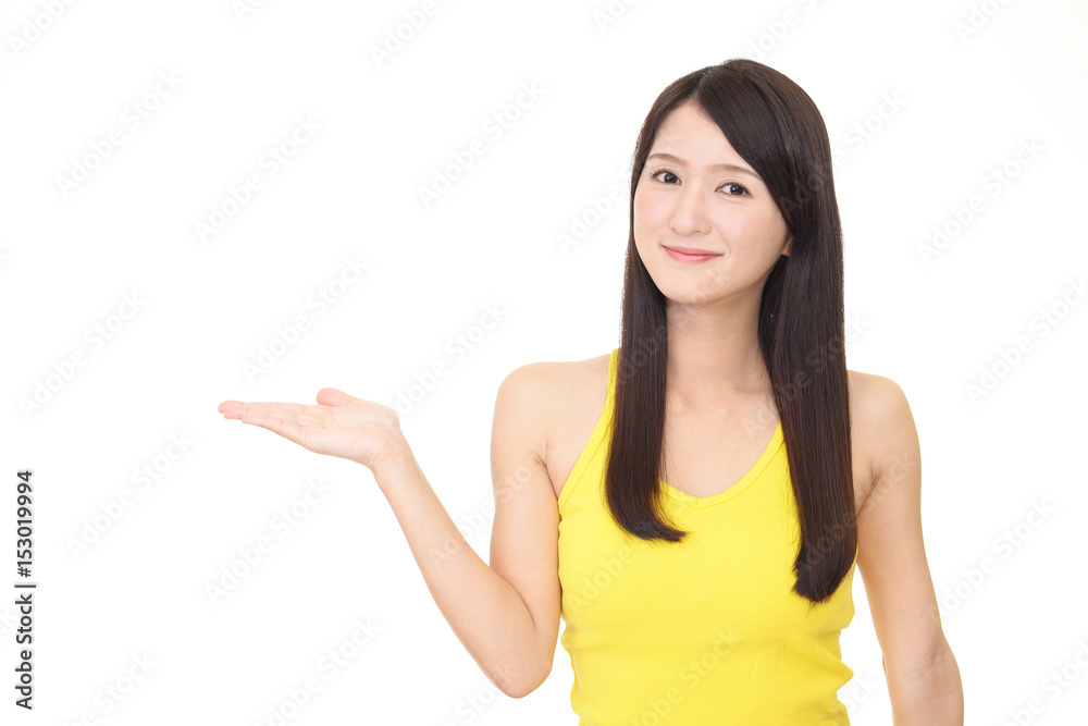 案内する女性