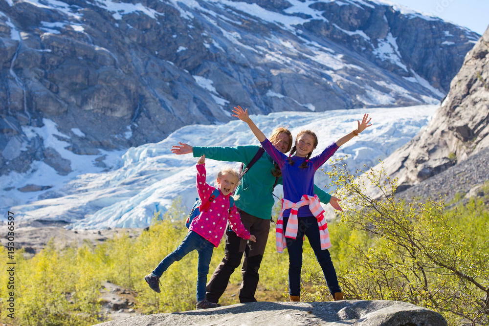 Obraz premium mother and daughters on a Nigardsbreen glacier