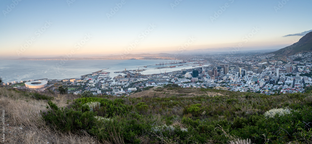 Panorama Aussicht auf Kapstadt bei Sonnenuntergang