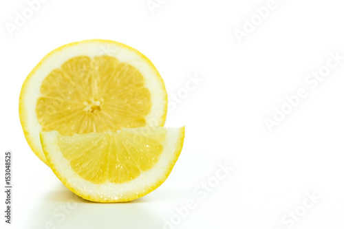 Frische Zitrone, halbiert