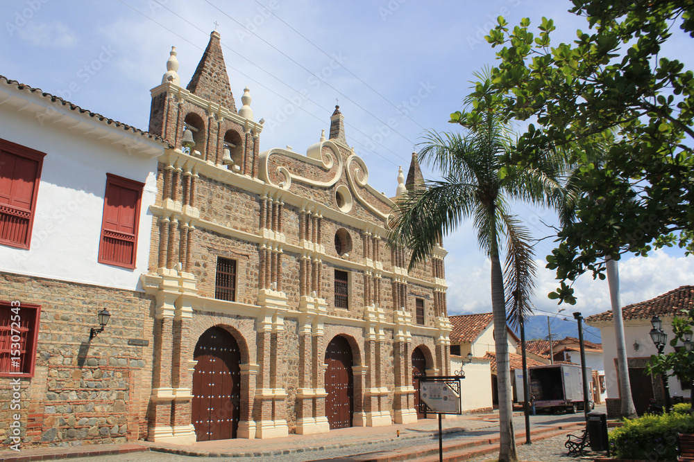 Iglesia de Santa Bárbara, arquitectura del Centro Histórico. Santa Fe de  Antioquia, Colombia. foto de Stock | Adobe Stock