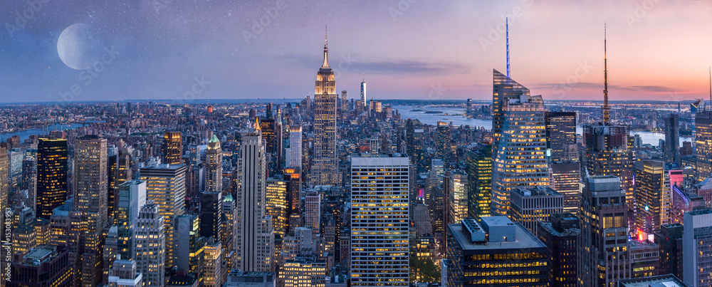Naklejka premium Manhattan midtown skyline panorama at night time, New York, USA