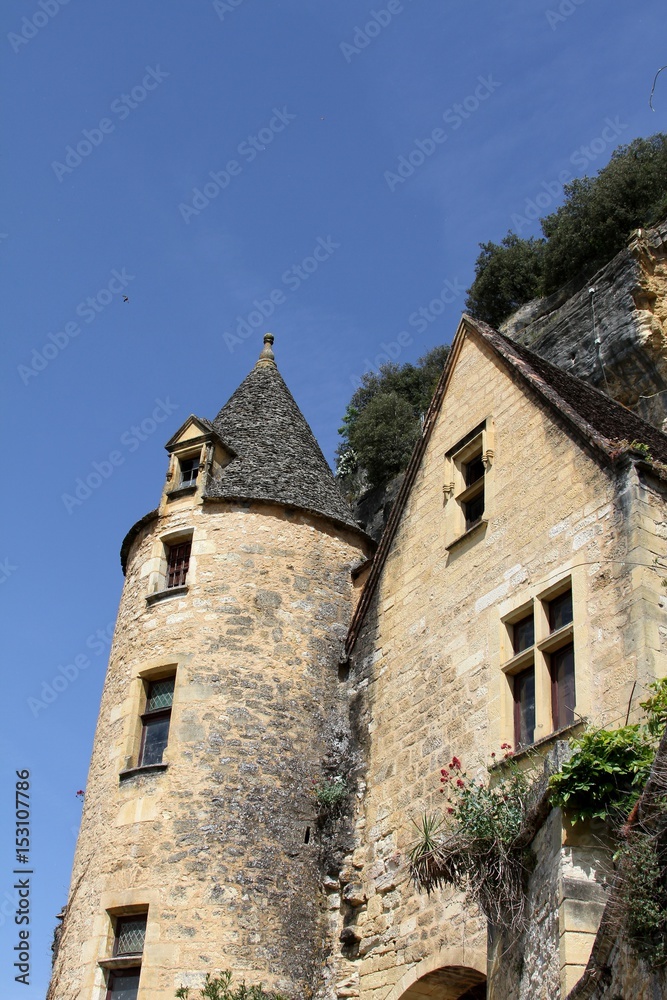 La Roque-Gageac,village de Dordogne perché sur la falaise,maisons troglodytes