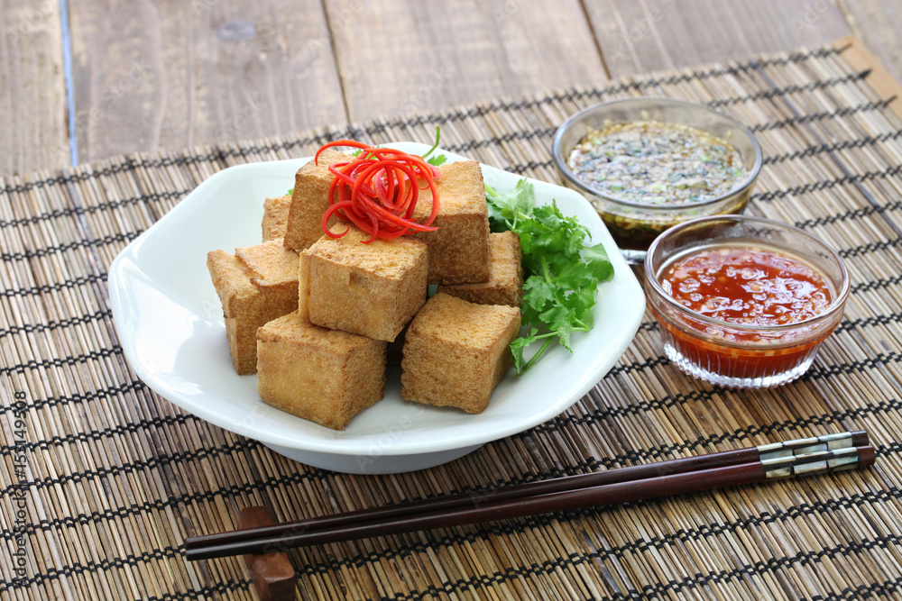 fried tofu with dipping sauce Stock 写真 Adobe Stock