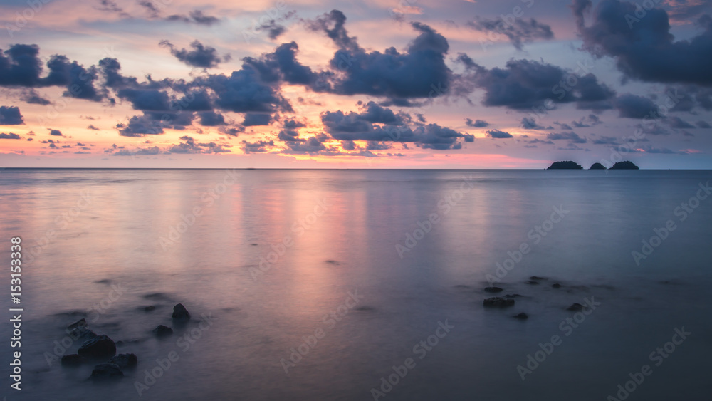 Obraz premium Long exposure of ocean. Sunset warm colors.