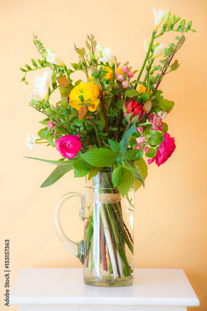 Fototapeta premium Spring flower bouquet in a vase