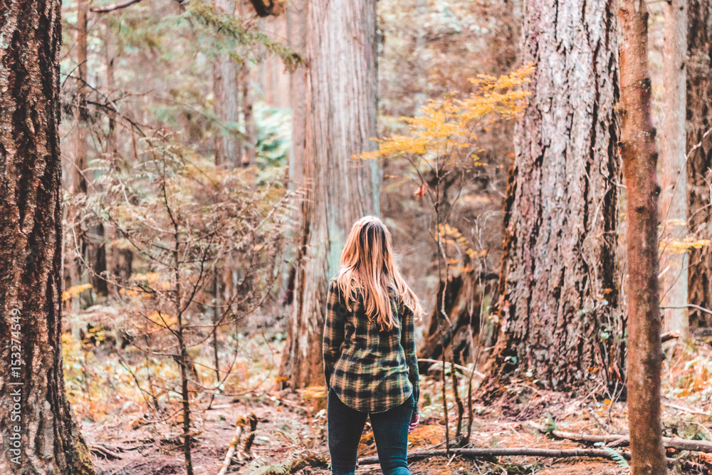 Naklejka premium Girl at Baden Powell Trail near Quarry Rock at North Vancouver, BC, Canada