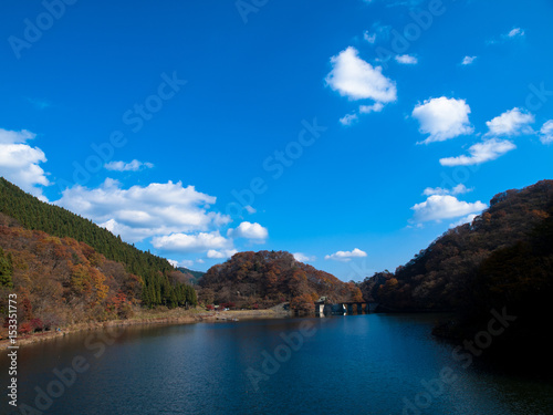 碓井湖畔の青い空