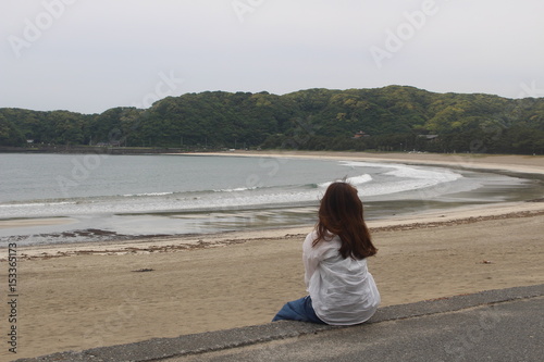 海岸の女性