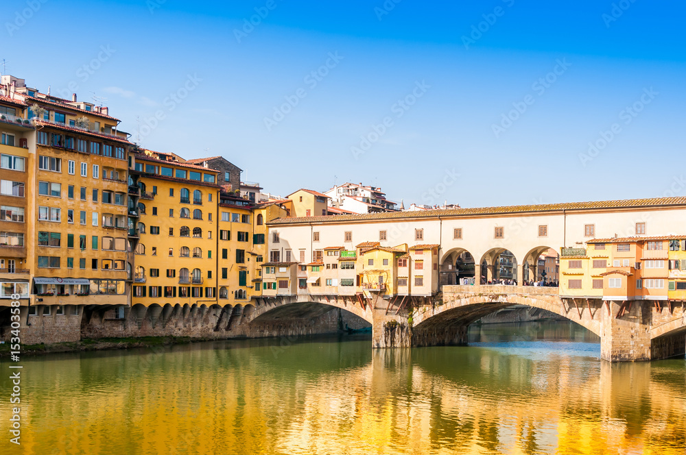 Fototapeta premium Ponte Vecchio sur l'Arno à Florence, Toscane, Italie