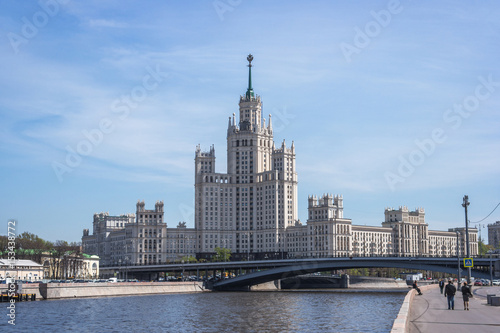 Skyscraper building on the waterfront promenade in Moscow, Russia © Alexey Pelikh