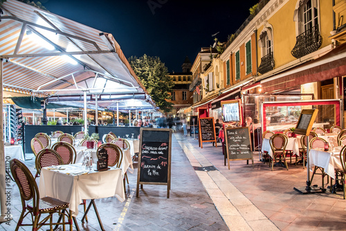Terrasses de restaurant, Cours Saleya, Nice, la nuit