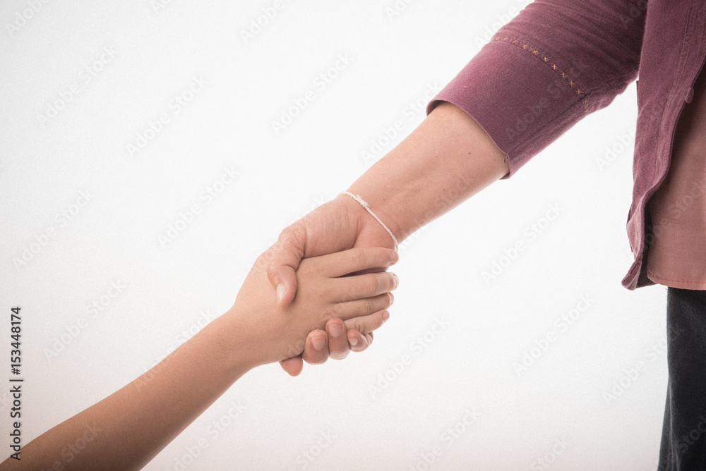 Obraz premium hand holds the hand of his mother's daughter