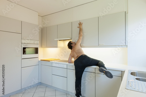 Obraz na plátne Crazy man in the kitchen