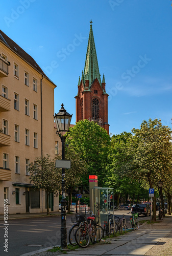 Der imposante Westturm der Gethsemanekirche in Berlin-Prenzlauer Berg