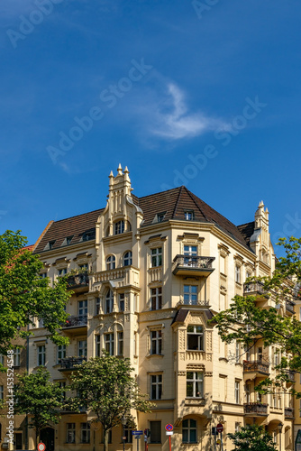 Bürgerliche Eleganz: Denkmalgeschütztes Eckhaus in Berlin-Prenzlauer Berg