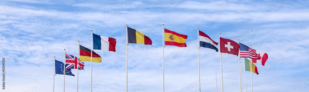 panorama : ensemble de drapeaux