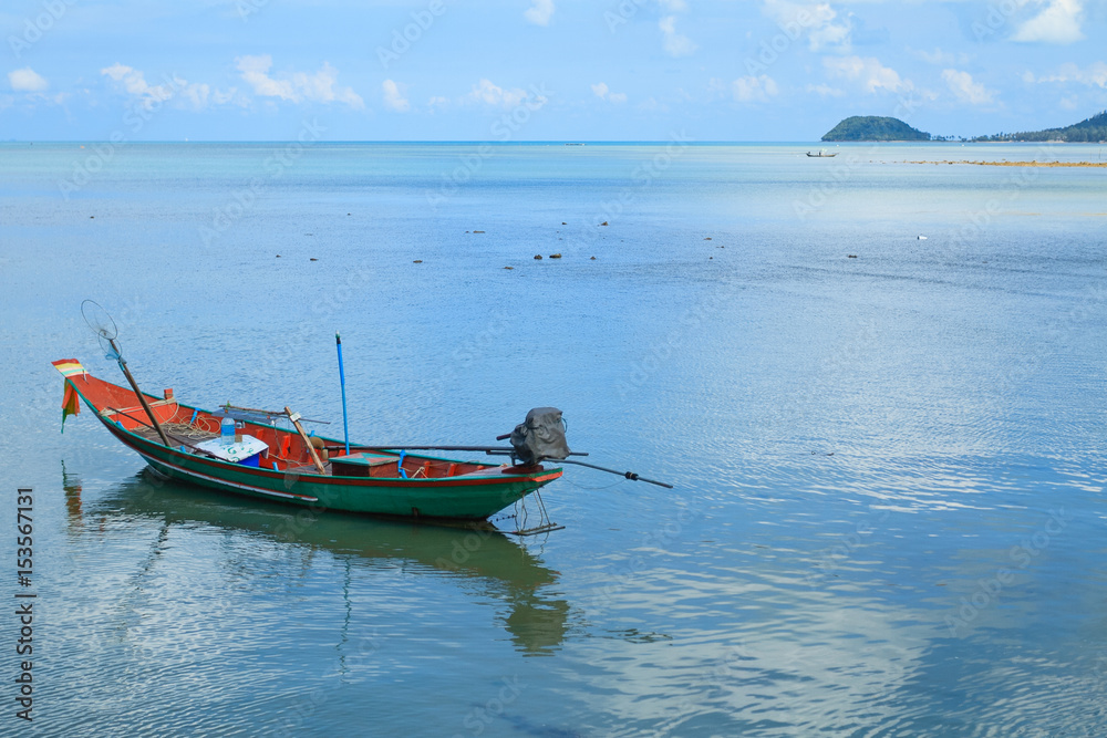 Fototapeta premium Long tail boat floating on the sea