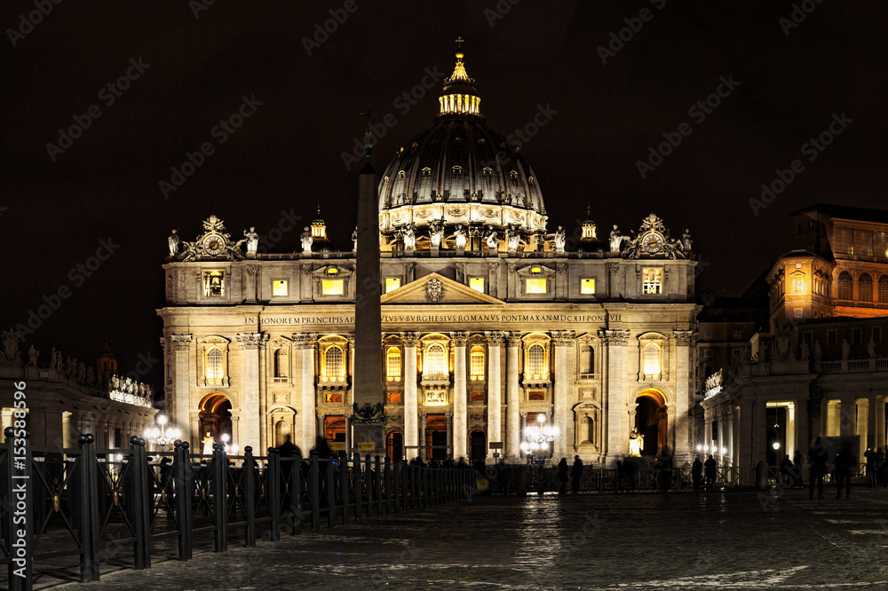 San Pietro in Roma di notte