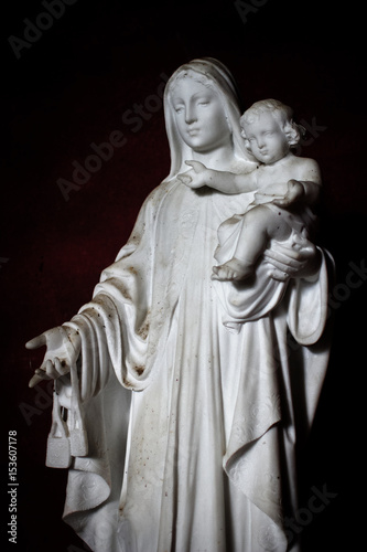 Estatua virgen maria © Matias