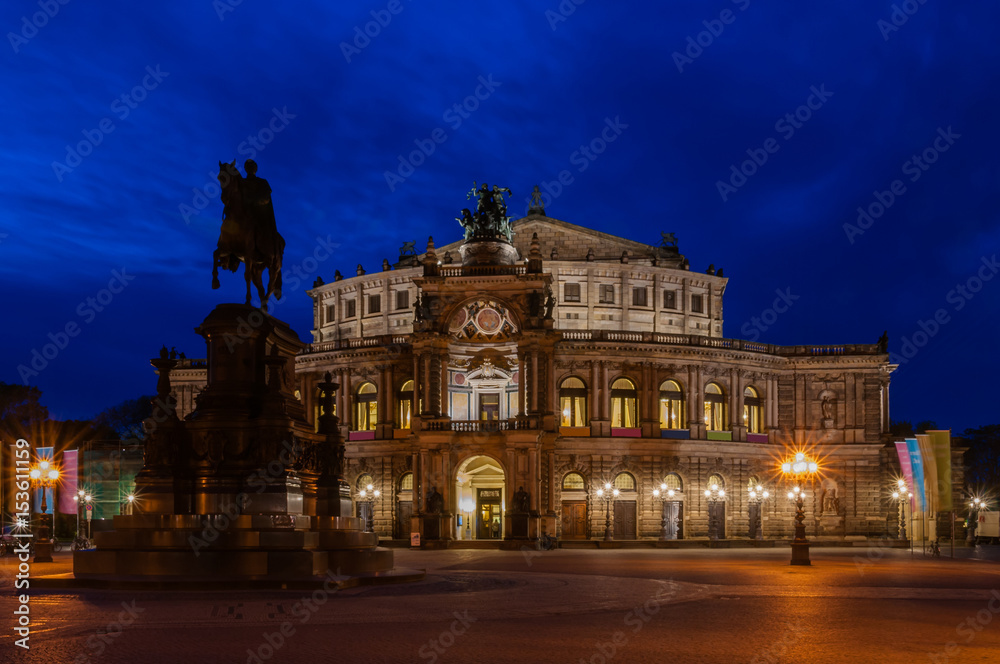 Obraz premium Dresden – Semperoper; Deutschland