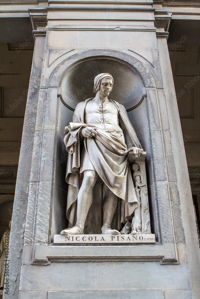 Statue Niccola Pisano, Florence, Italy