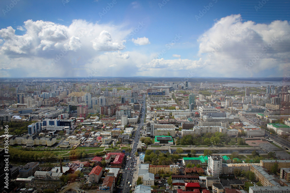 Obraz premium Панорама Екатеринбурга с небоскреба Высоцкий, Россия