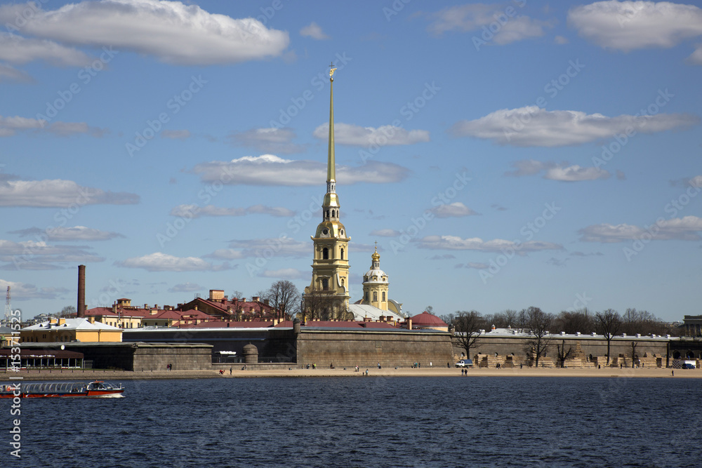 Obraz premium Panorama of St. Petersburg. View of the Peter and Paul Fortress.